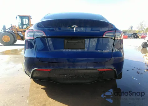2024 Tesla Model Y from USA, damaged, VIN 7SAYGDEE7RA239148